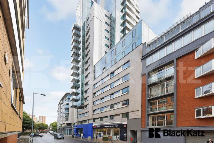 Includes water rates and electricity Long Lane, Borough/London Bridge